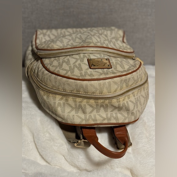 Michael Kors Monogram Jet Set Backpack - Picture 5 of 15